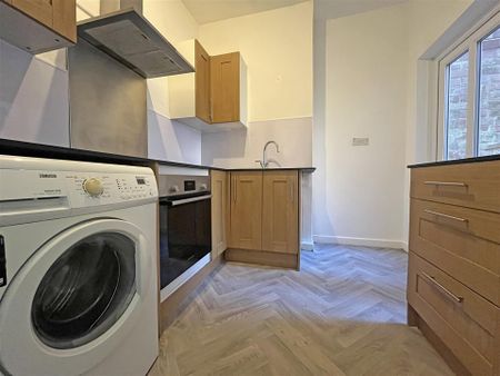 1 bedroom Flat to rent - Photo 4