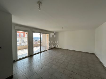 Location Appartement 3 pièces 61m² TOULON 83000 - Photo 2