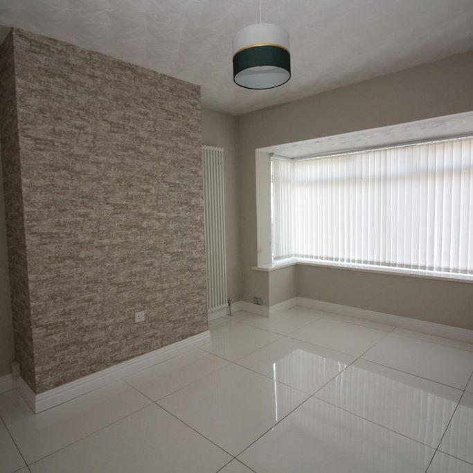 3 Bedroom Mid Terraced House - Photo 1