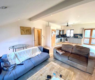 3 bedroom flat to rent - Photo 1
