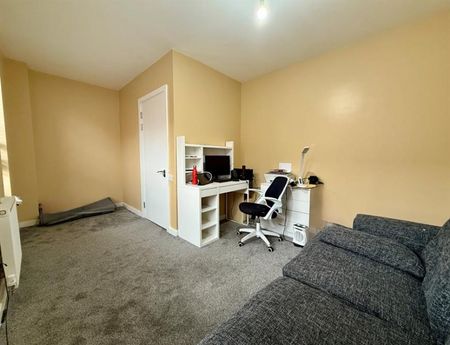 4 Bedroom Terraced To Let - Photo 5