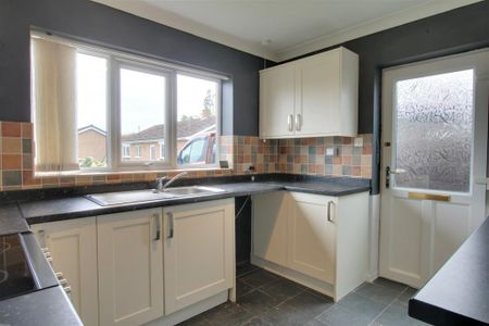 2 bedroom detached bungalow to rent - Photo 5