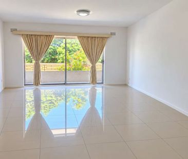 POPULAR RUSSELL ST LOCATION - Photo 3