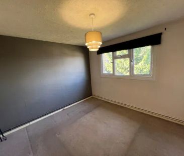 Broadfield 2 bedroom flat to rent - Photo 3