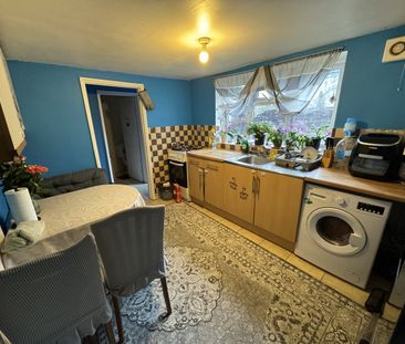 2 Bed Flat, Derby Road, SO14 - Photo 1