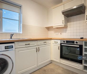 3 bedroom flat to rent - Photo 1