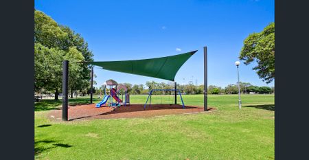 Spacious Four-Bedroom Home in Prime Ashfield Location - Photo 2