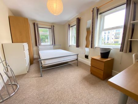 7 Bed Student Accommodation - Photo 4