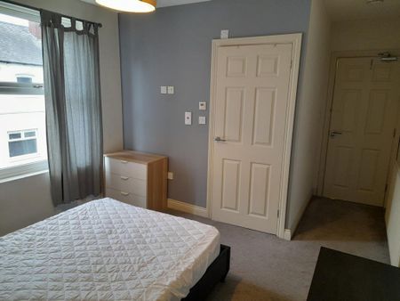 1 bedroom in a house share to rent - Photo 4