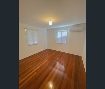 Convenient location - freshly painted & polished floors - Photo 6