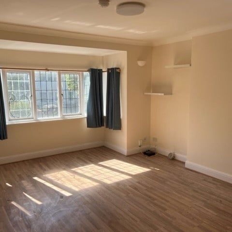 3 Bed Flat, Chesterfield Court, NW11 - Photo 1