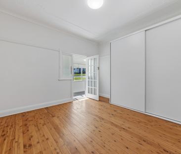 Home Sweet Home! Two Bedroom Renovated House in a Fantastic Location! - Photo 3