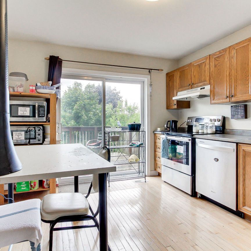 For Lease - 194 Livingstone Street Unit# Upper, Barrie, Ontario - Photo 1