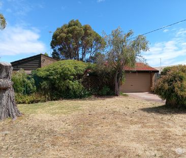 FAMILY HOME IN GREAT LOCATION !! - Photo 2