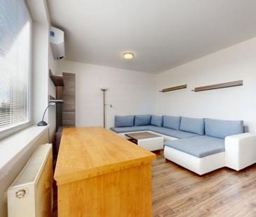 RentHub | Priestranný 2,5-izb. byt s walk-in šatníkom | parkovanie | - Photo 5