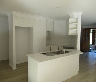 Refurbished 4 bedroom family home - Photo 2