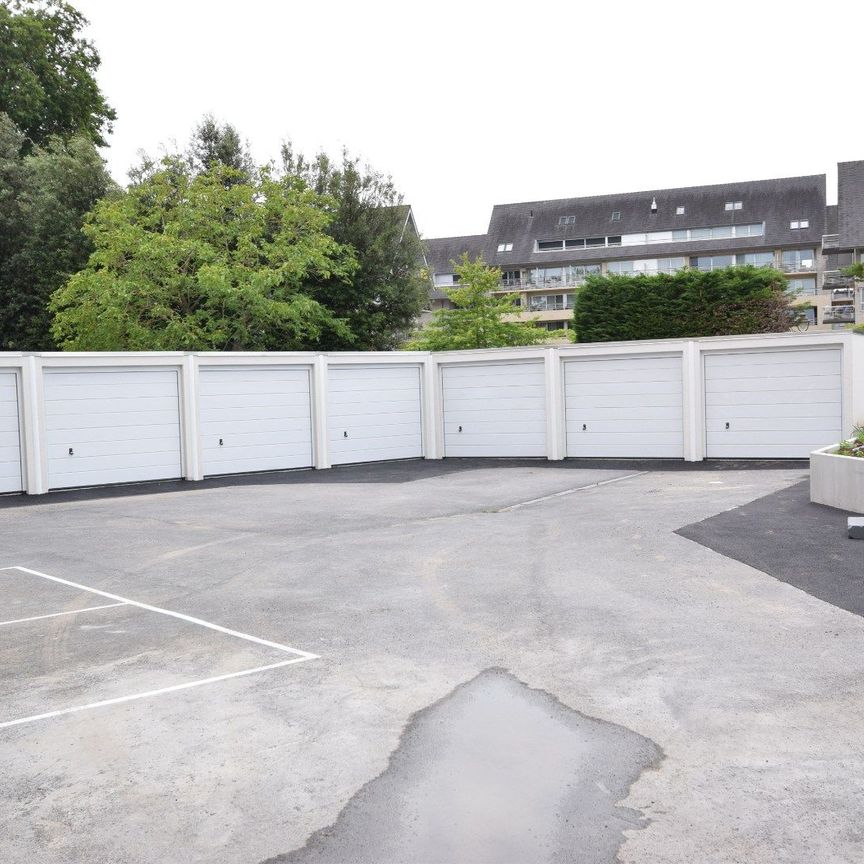APPARTEMENT MET DRIE SLAAPKAMERS EN TERRAS NABIJ CENTRUM ROESELARE - Photo 1