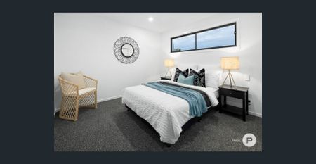 Exceptionally Spacious Townhouse - 3 Bed + study with premium finishes - Photo 4