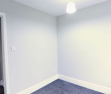 Newly Refurbished 3-Bedroom End Terrace in Popular Royston Location - Photo 1