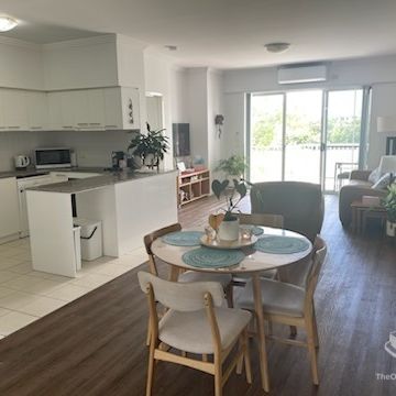 Breezy 2 Unfurnished 2 bedroom apartment - Photo 1
