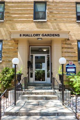 1 & 8 Mallory Gardens, Toronto — Bachelor - Photo 1