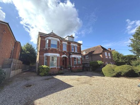 Bushey Hall Road, Bushey, WD23 - Photo 2