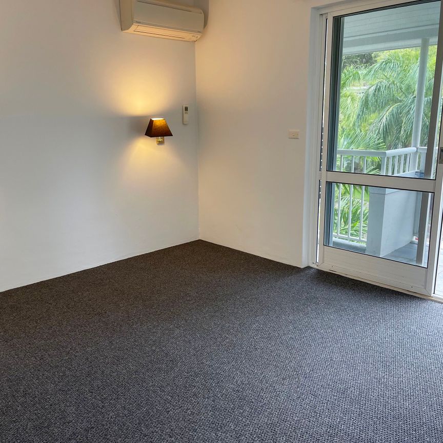 Apartment In Palm Cove - Photo 1