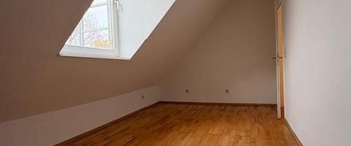 Frisch renovierte 2-Zimmer-Dachgeschosswohnung – Top-Lage nahe Berger Straße - Photo 1