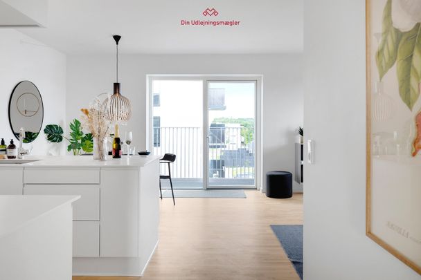 <b>LYS OG INDBYDENDE 3-VÆRELSES LEJLIGHED MED STOR TERRASSE </b><br> - Foto 1