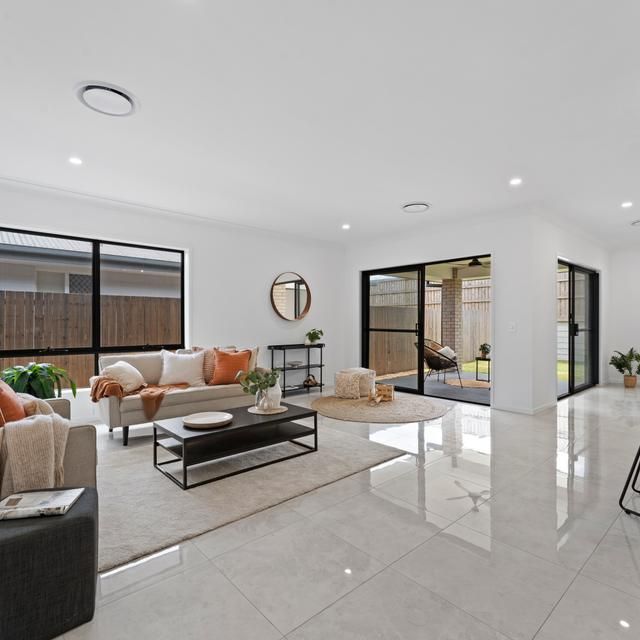 Welcome to 24 Coorong Street, Yarrabilba - modern living in a convenient location. - Photo 1