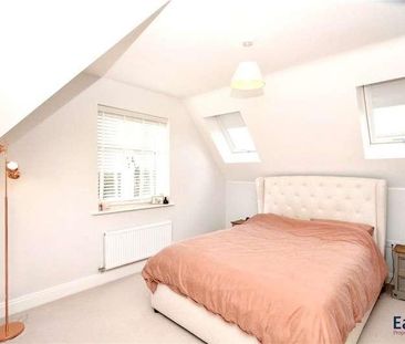 Chapel Way, Epsom, Surrey, KT18 - Photo 5