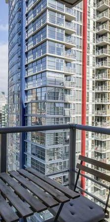 Downtown Vancouver *Furnished* 1 Bedroom + Den Apartment - Photo 1