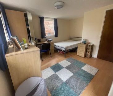 4 bedroom semi-detached house to rent - Photo 6