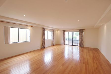 Spacious 4-Bedroom Duplex in a Convenient Mortdale Location - Photo 3