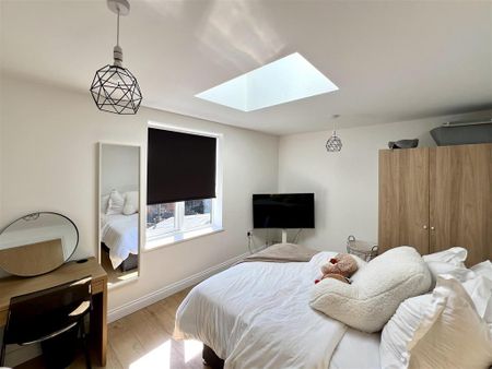 4 bedroom apartment to rent - Photo 3