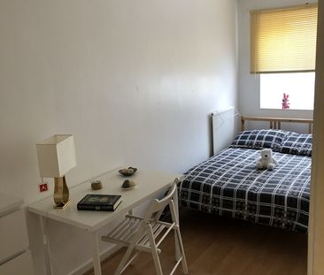 Room in a Shared House, Marlborough Avenue, E8 - Photo 4