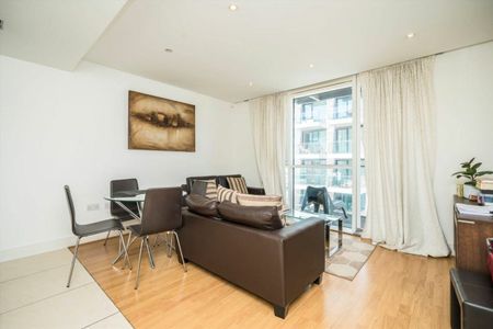 Times Square, Aldgate, E1 - Photo 2