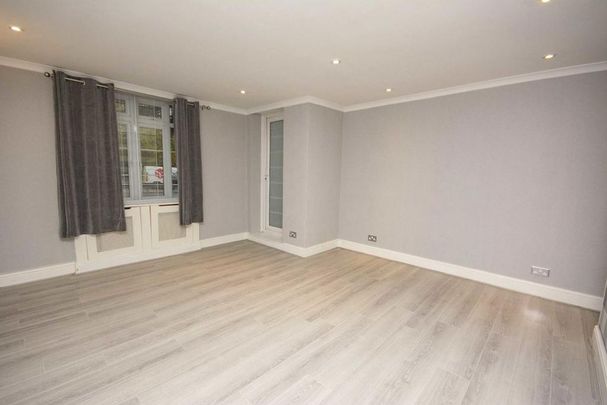 3 bedroom flat to rent - Photo 1