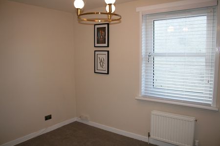 IMMACULATE 2 BEDROOM FLAT – BROCHTIE COURT, BROUGHTY FERRY - Photo 5