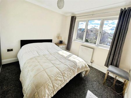 4 bedroom detached house to rent - Photo 3