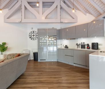 3 Bed Penthouse, Wycliffe House, IG1 - Photo 2