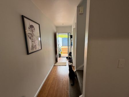 93a Kelburn Parade, Kelburn - Photo 2