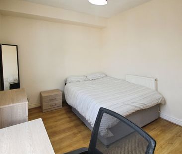 4 bedroom terraced house to rent - Photo 6