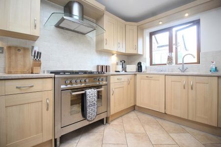 4 bedroom detached house to rent - Photo 4