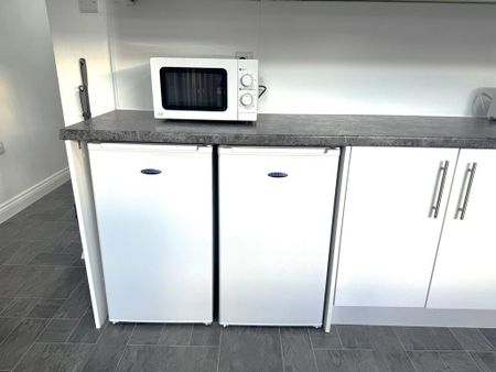 1 bedroom in a house share to rent - Photo 5