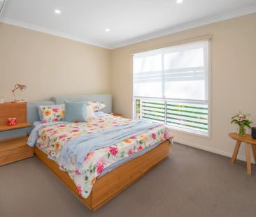 “Stunning Townhouse In Prime Location” - Photo 3