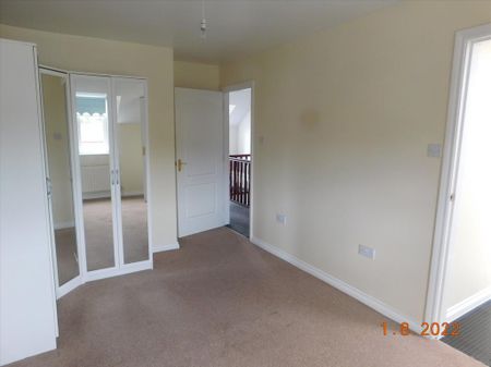 3 bedroom terraced house to rent - Photo 3