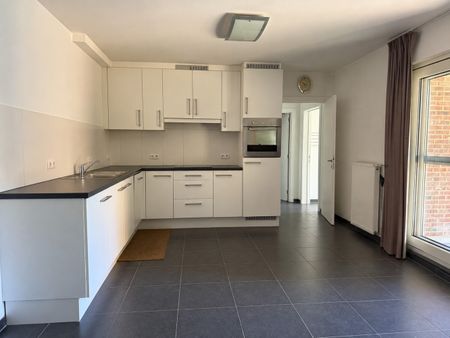 Ruim en modern 2-slaapkamerappartement met terras en ondergrondse staanplaats - Photo 5