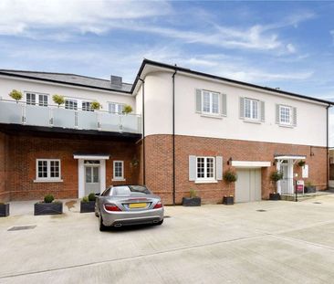 A centrally located two bedroom first floor apartment with private ... - Photo 4