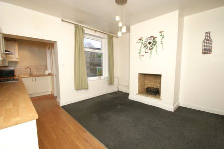 2 bedroom terraced house to rent - Photo 2